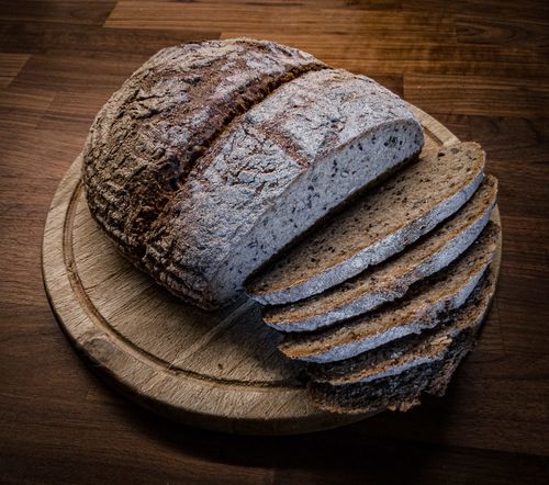 Körnerbrot (mit Hefe)