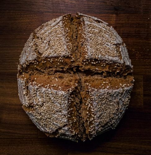 Roggenmischbrot mit Sesam